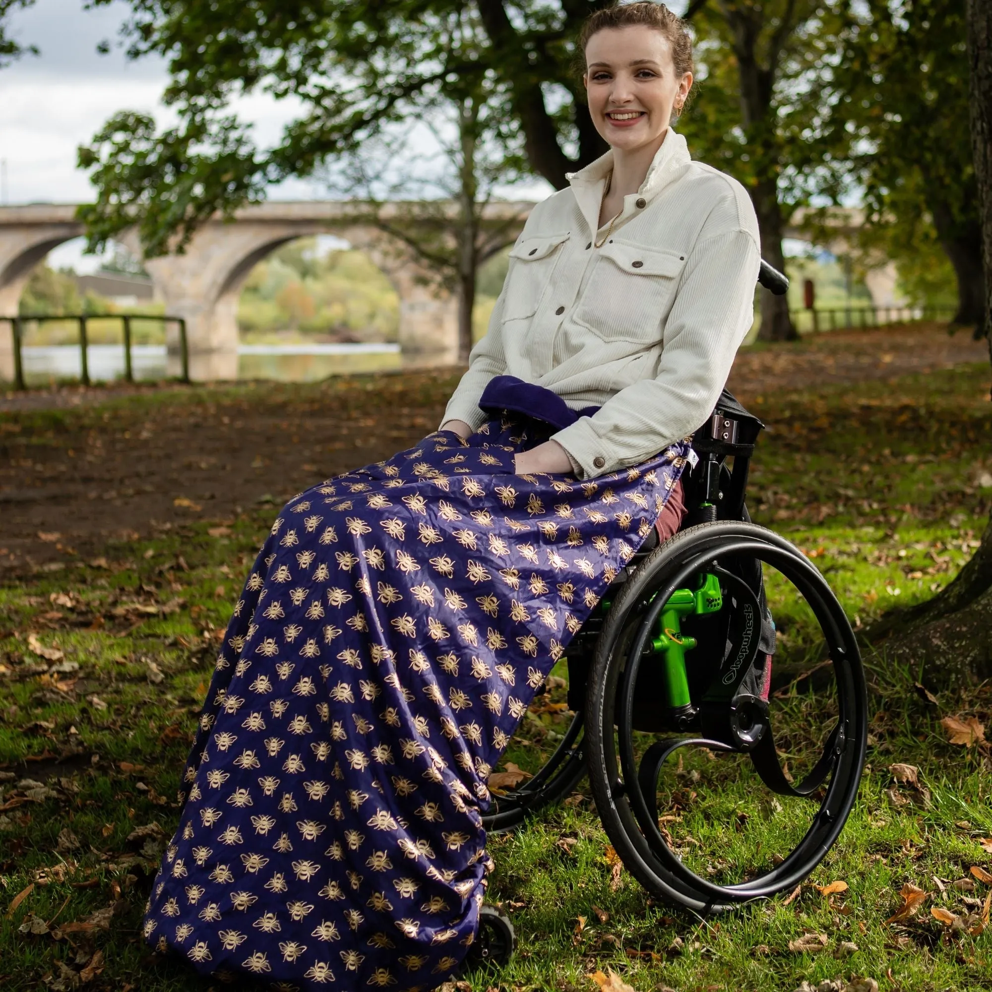 Adult fleece-lined wheelchair cosy - GOLD BEES